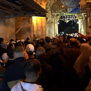 video:-chaotic-scene-outside-al-aqsa-mosque-before-start-of-ramadan